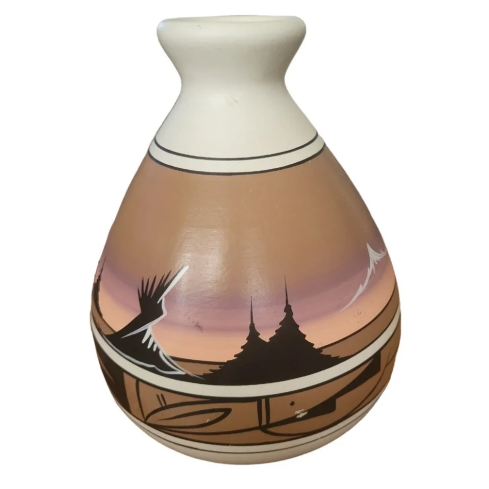 Vintage Navajo Mesa Desert Pottery Vase - Picture 8 of 9